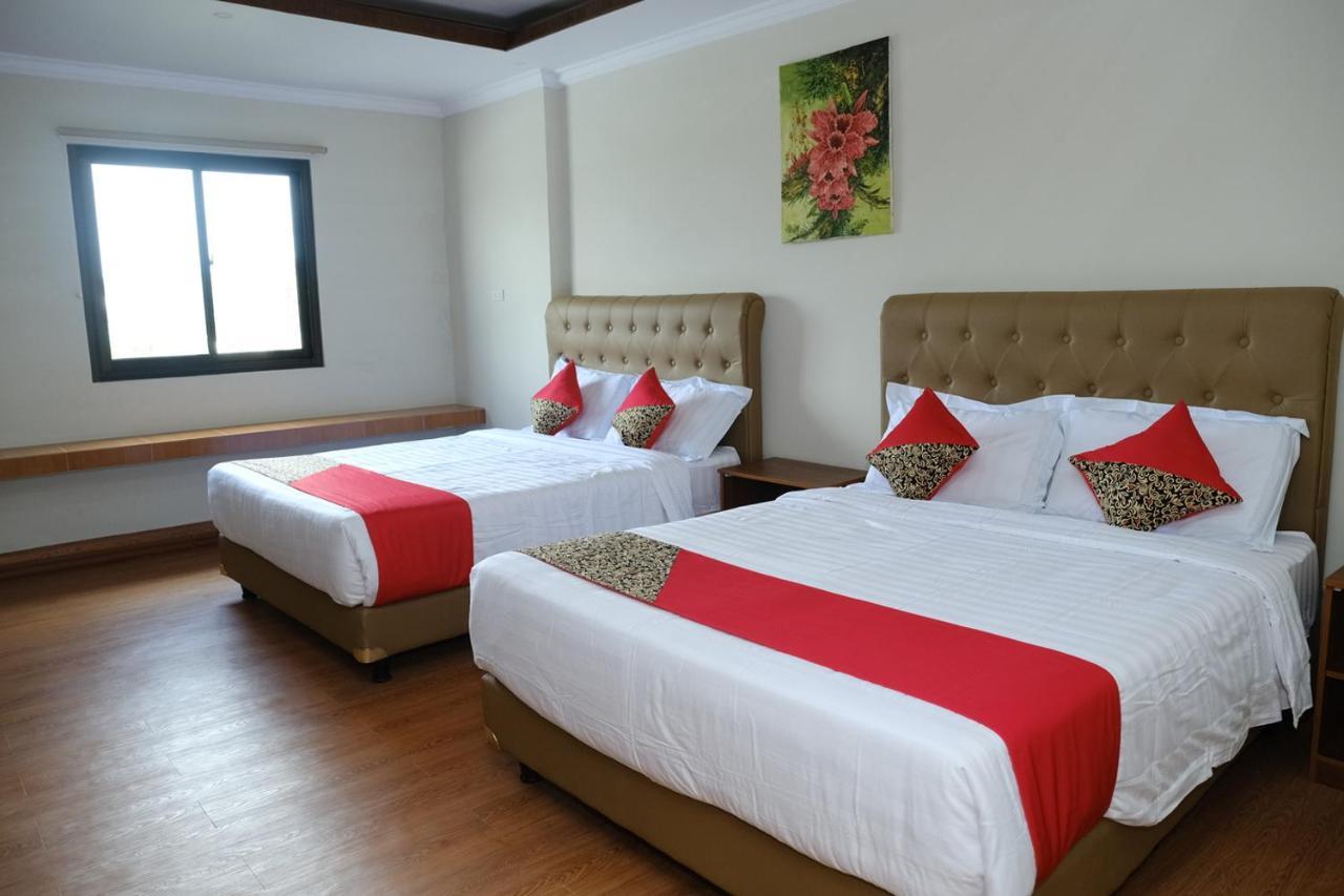 Joyful Hotel Tanjung Pandan Eksteriør billede